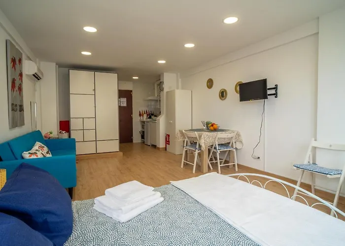 Apt. P/3 10\' From The Beach W/Wifi In Torremolinos